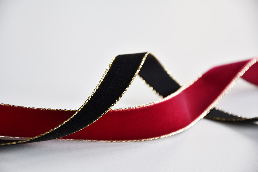 Samtband mit Goldkante