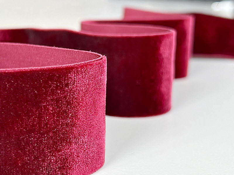 Elastisches Samtband